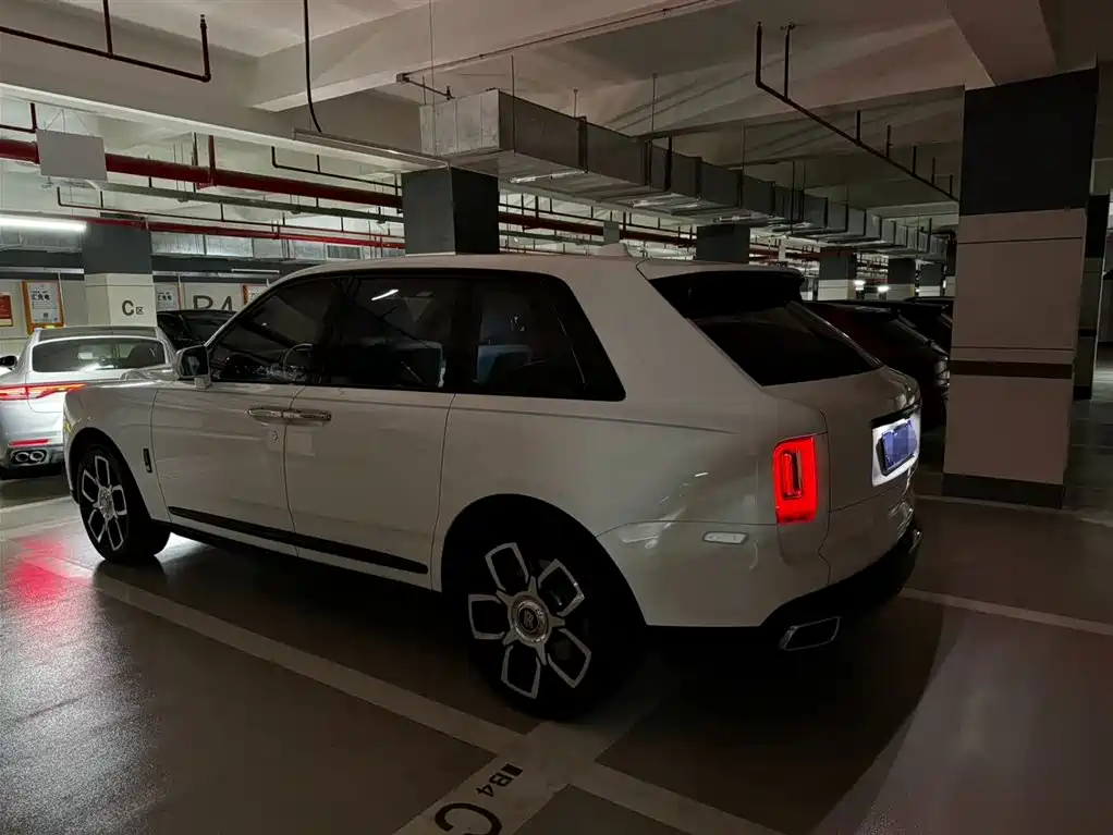 Rolls-Royce Cullinan 2018 4-Seater Version фото 3
