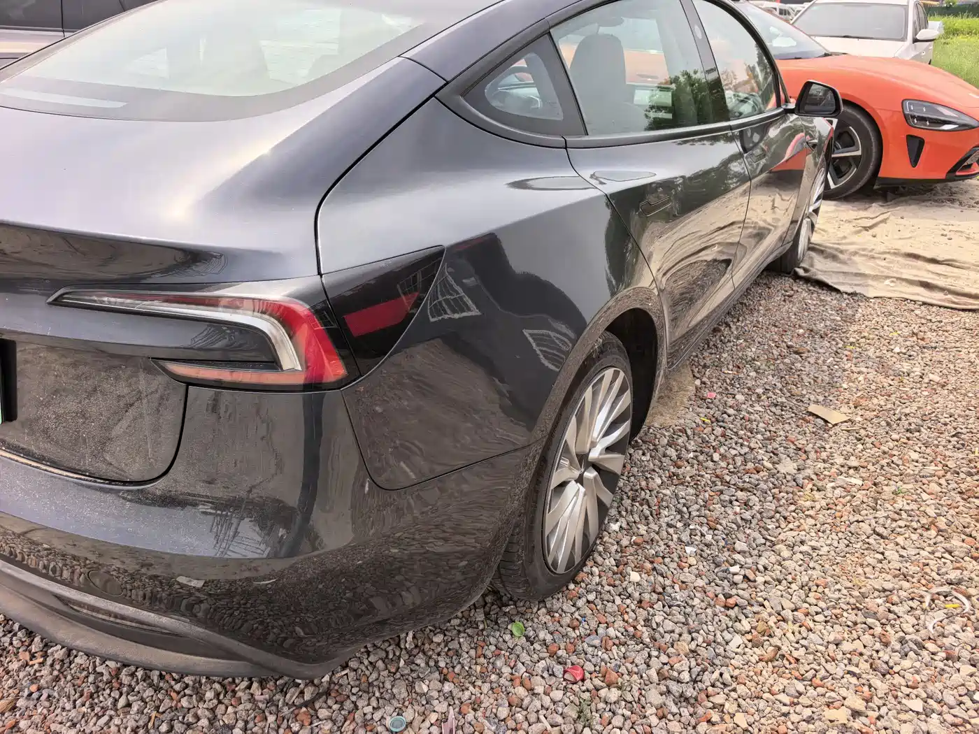 TESLA MODEL 3