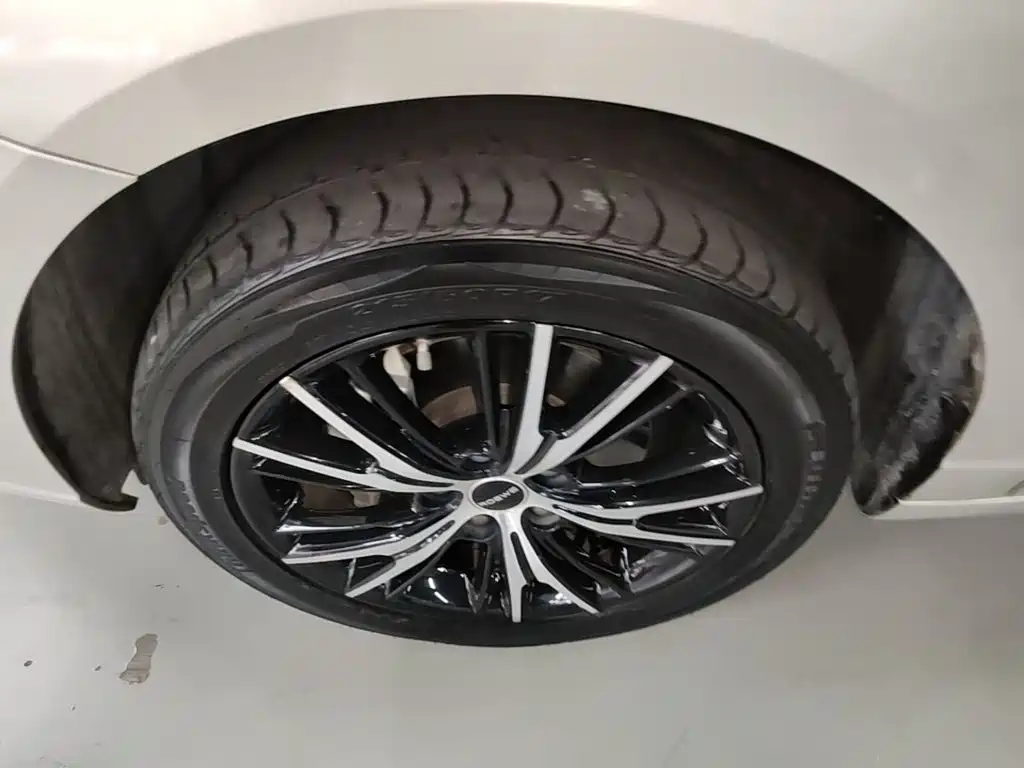 Фото 23 - Roewe Ei5