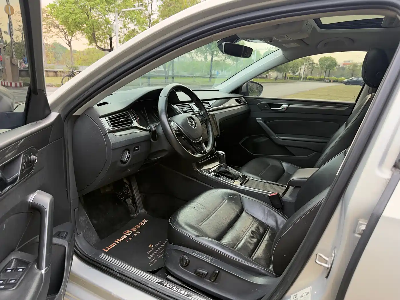 Volkswagen Passat 2017 330TSI DSG Luxury фото 11