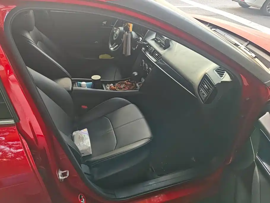 Photo 8 - Mazda CX-4