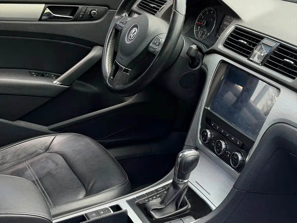 Photo 20 - Volkswagen Passat