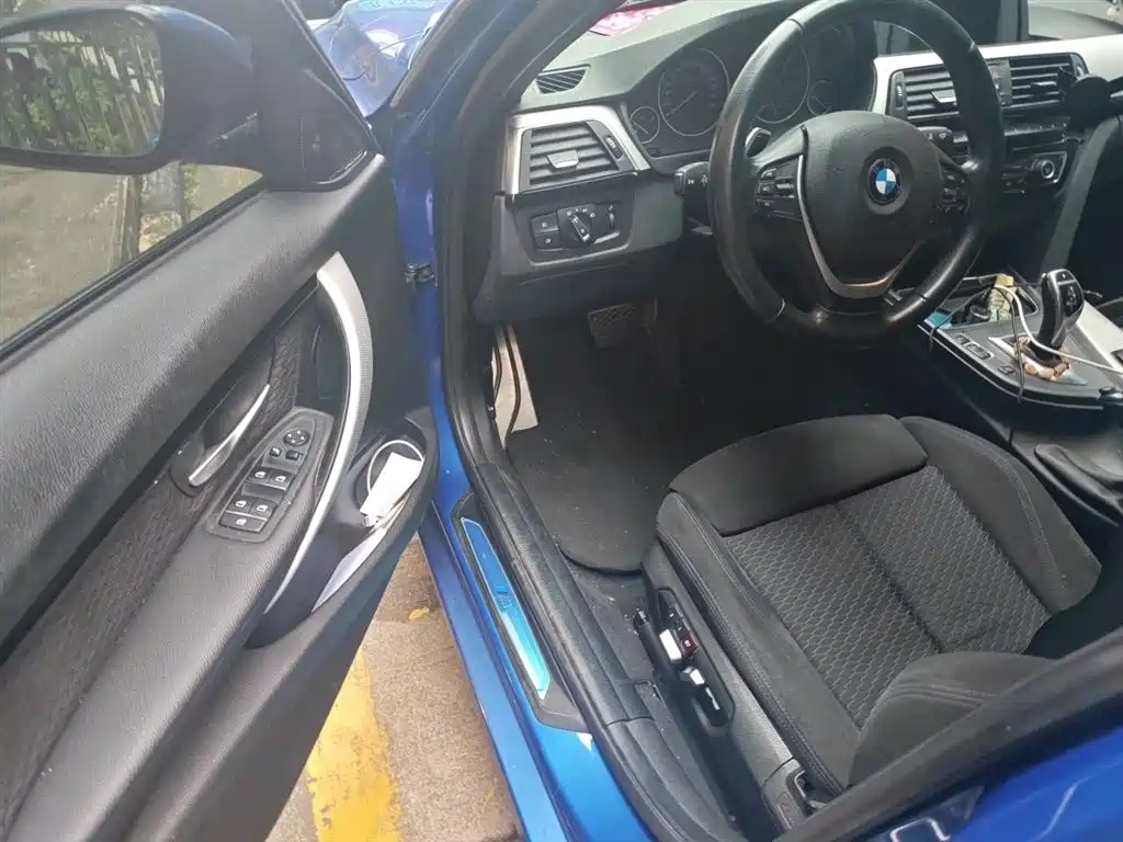 BMW 3 Series 2017 320i M Sport фото 14