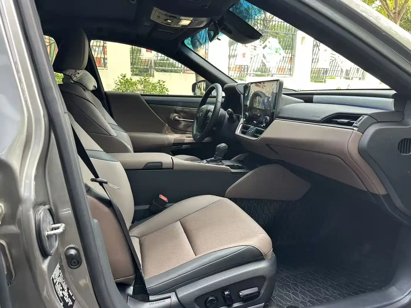 Lexus ES 2025 200 Ultimate Edition фото 12