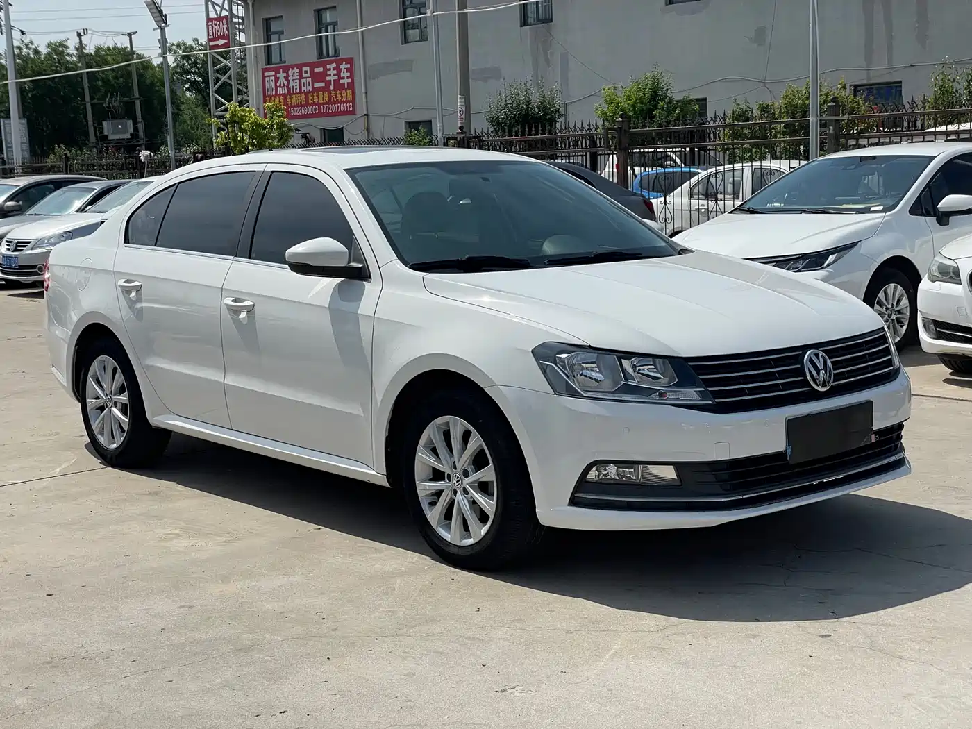 Volkswagen Lavida 2015 1.6L Automatic Comfort Edition фото 2