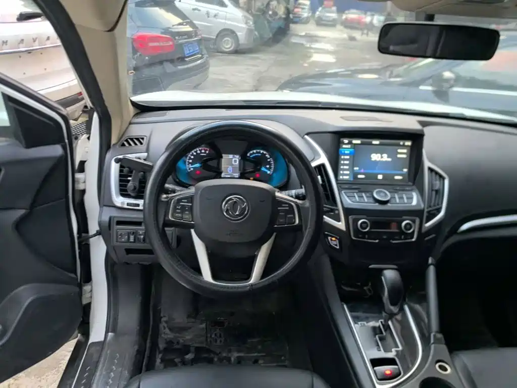 Dongfeng Aeolus Dongfeng Fengshen AX7 2015 2015 2.3L Automatic Premium
