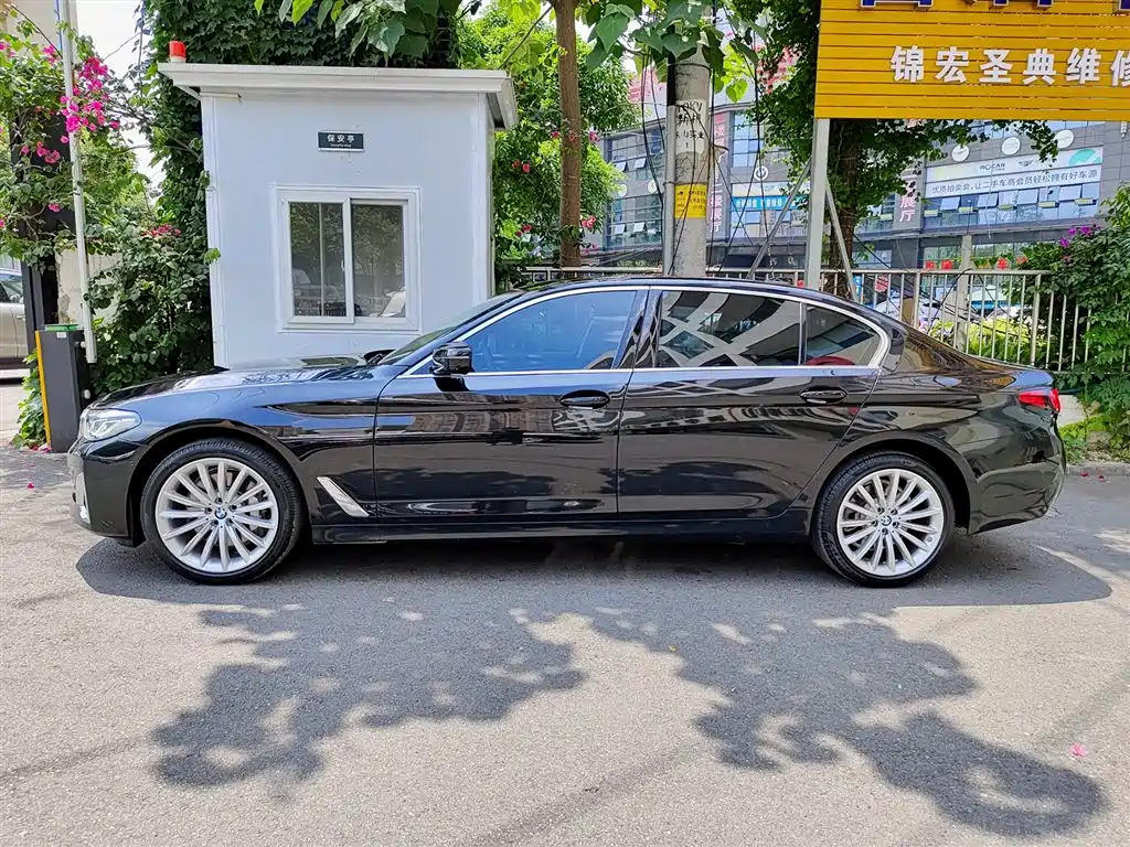 BMW 5 Series 2023 530Li Premium Luxury Package фото 3