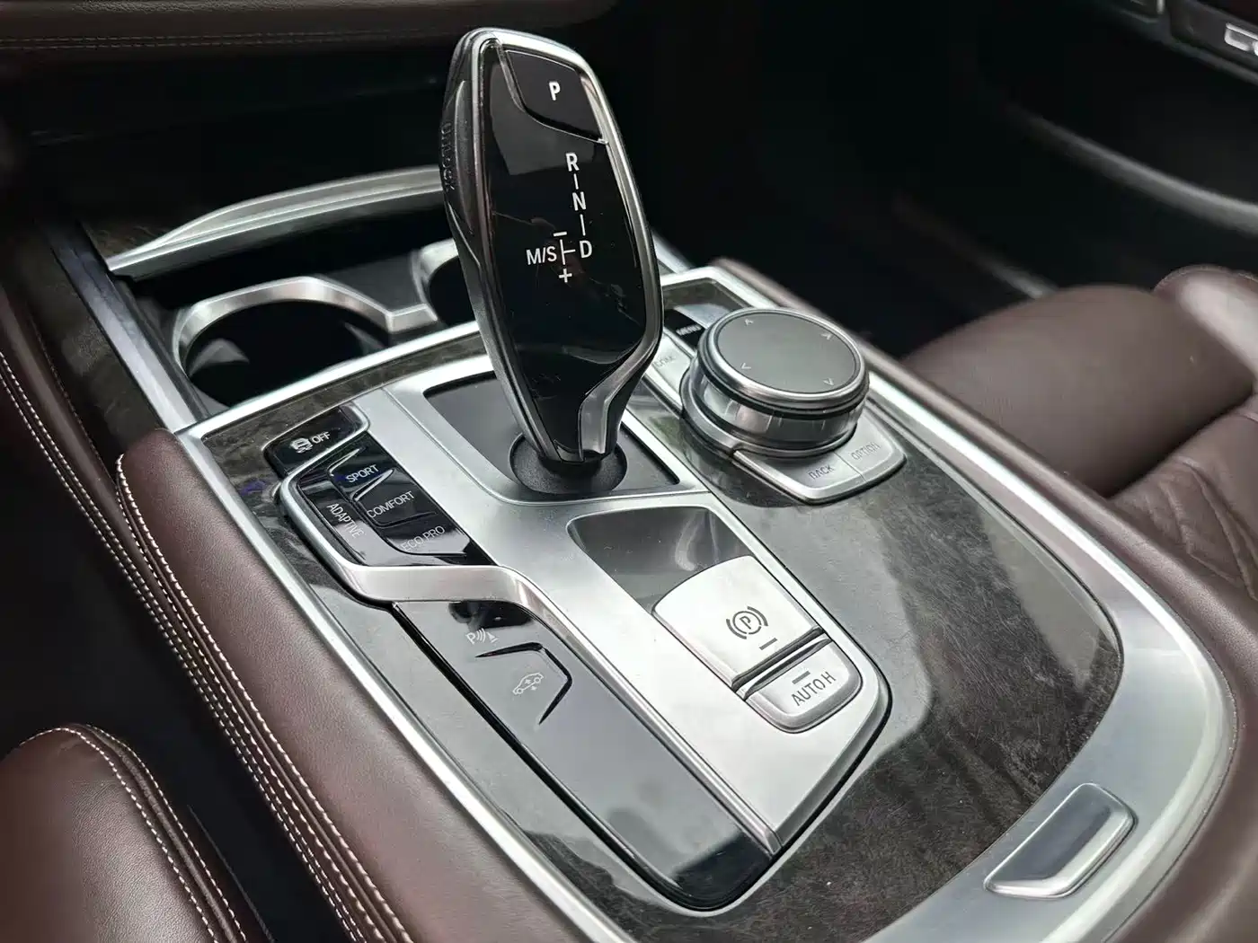 BMW 7 Series 2016 740Li Leading Edition фото 15