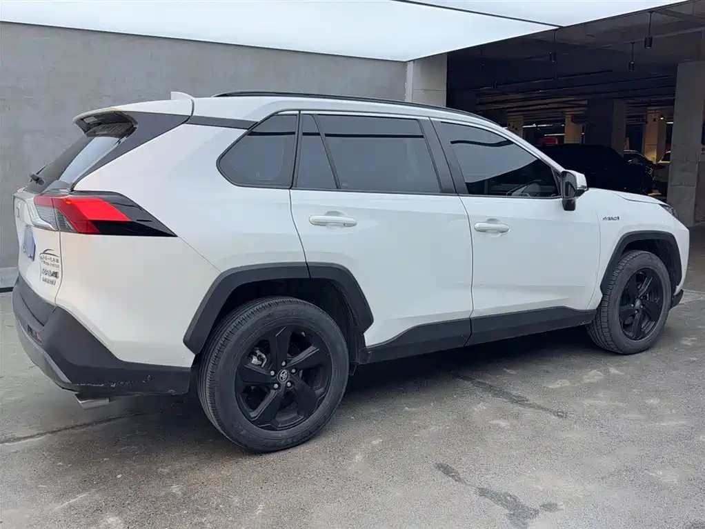 Toyota RAV4 Rongfang 2020 Hybrid 2.5L E-CVT AWD Flagship Edition фото 9