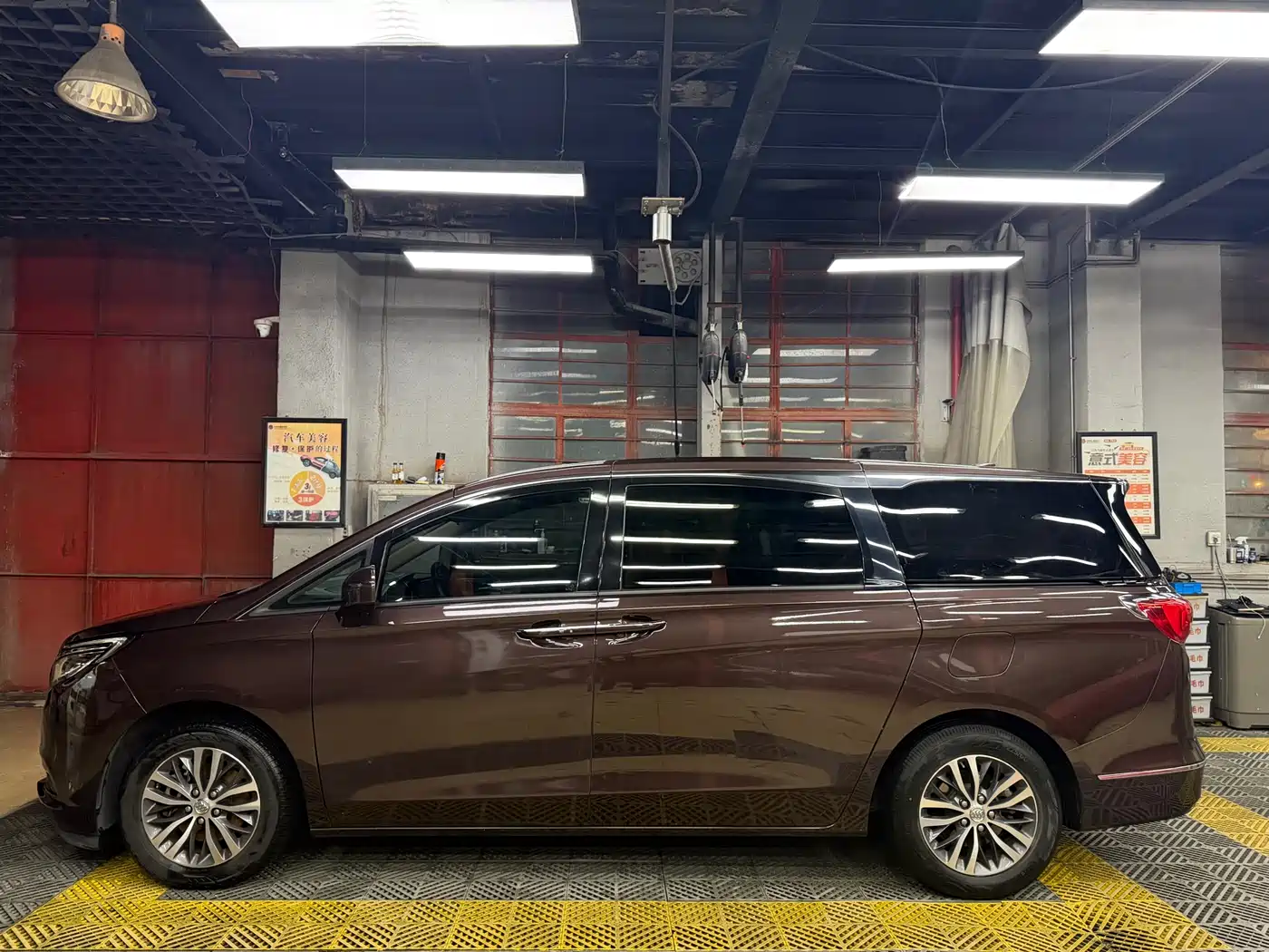 Buick GL8 2018 ES 28T Luxury Type China VI фото 3