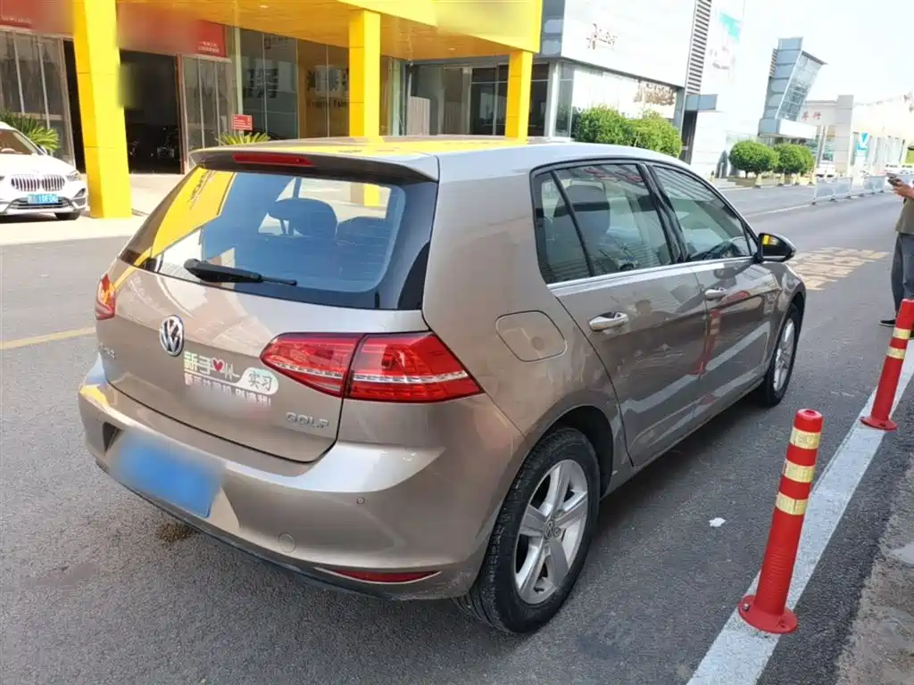 Volkswagen Golf 2015 1.6L Automatic Comfort фото 7