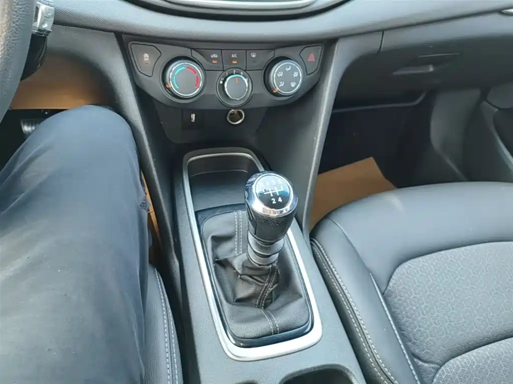 Chevrolet Cavalier 2018 320 Manual Joy Edition фото 14