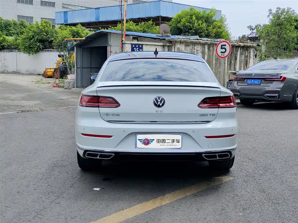 Volkswagen FAW-Volkswagen CC 2023 380TSI Eye-catching Edition фото 5