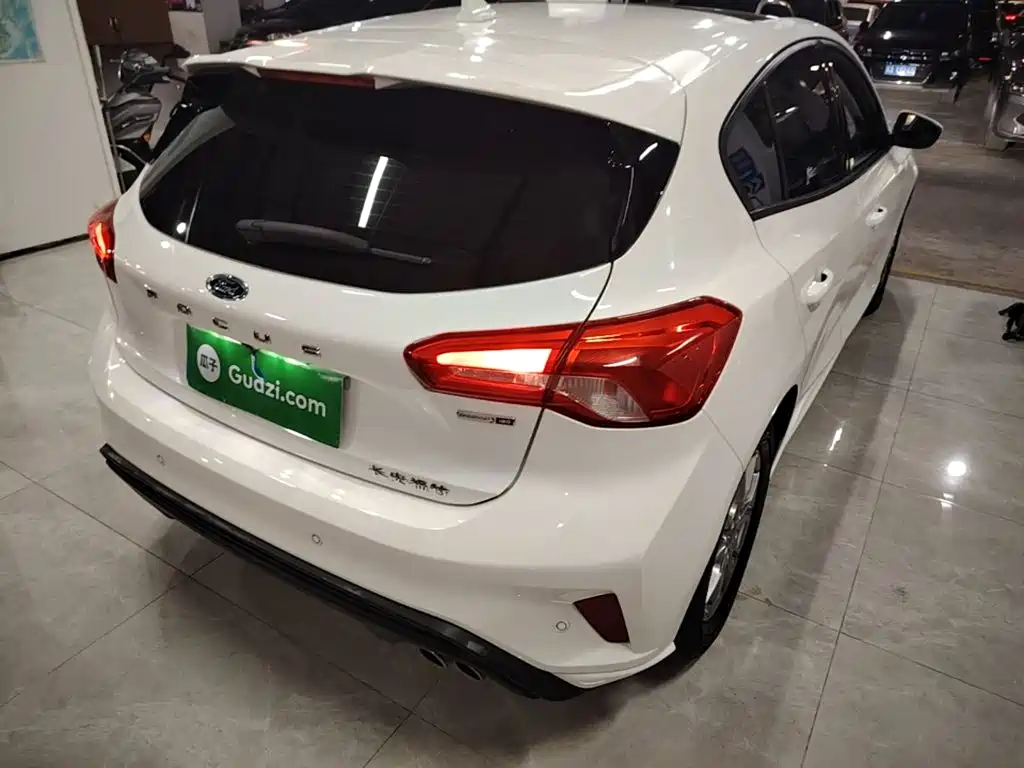 Ford Focus 2022 2021 Hatchback EcoBoost 180 Auto Trend
