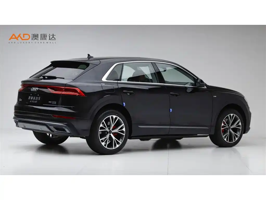Фото 3 - Audi Q8