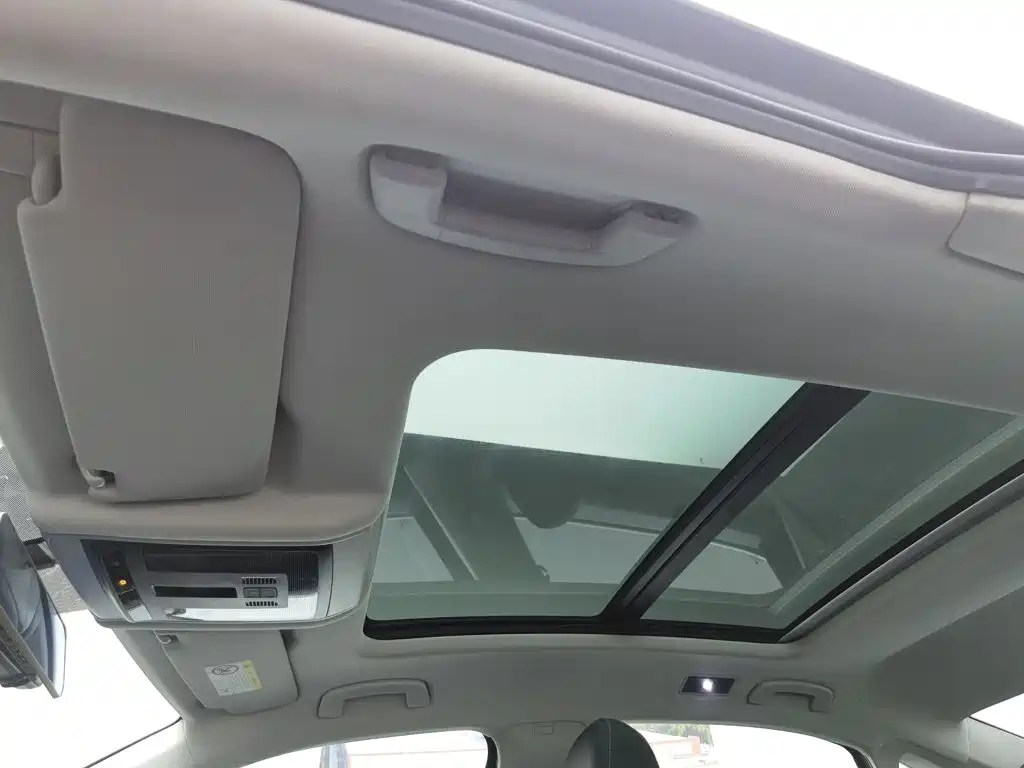 Photo 14 - Volkswagen Passat