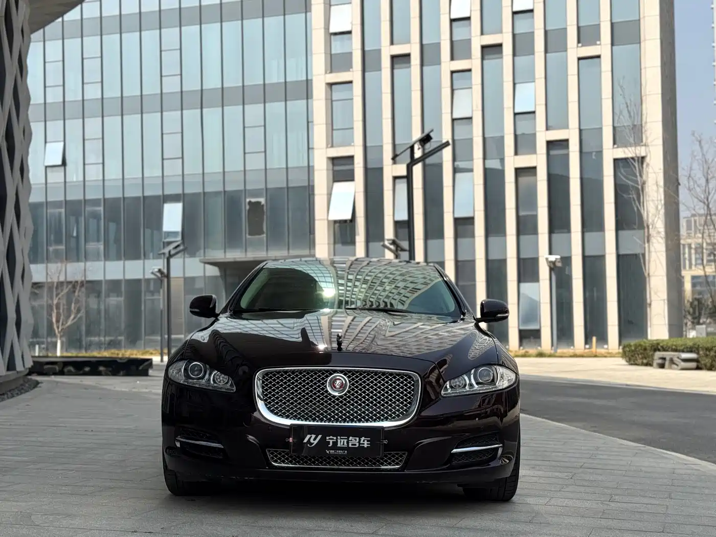 Фото 2 - Jaguar XJ