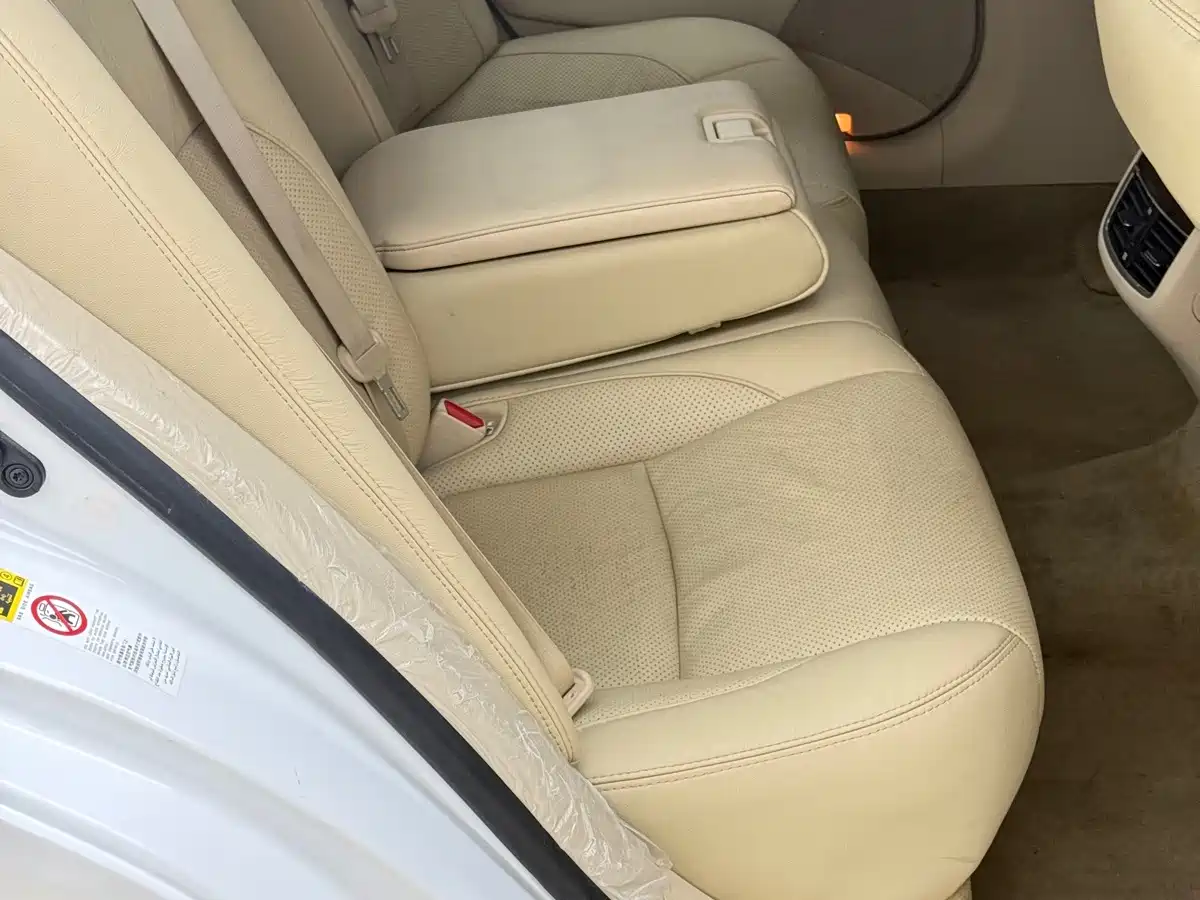 Фото 24 - Lexus ES