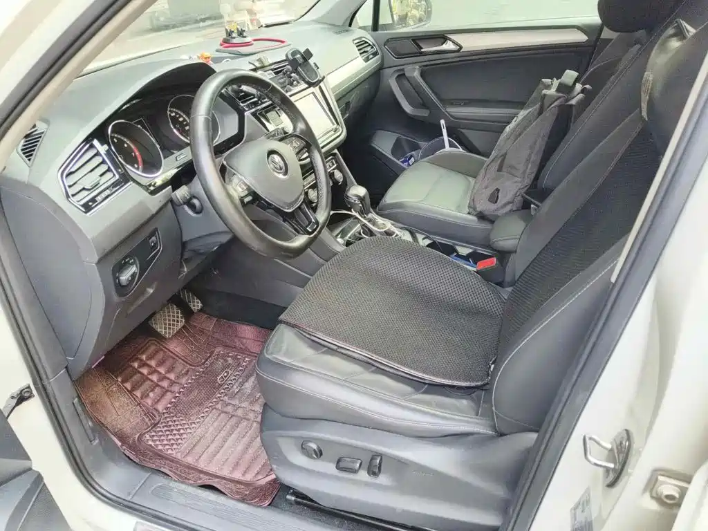 صورة 8 - Volkswagen Tiguan L