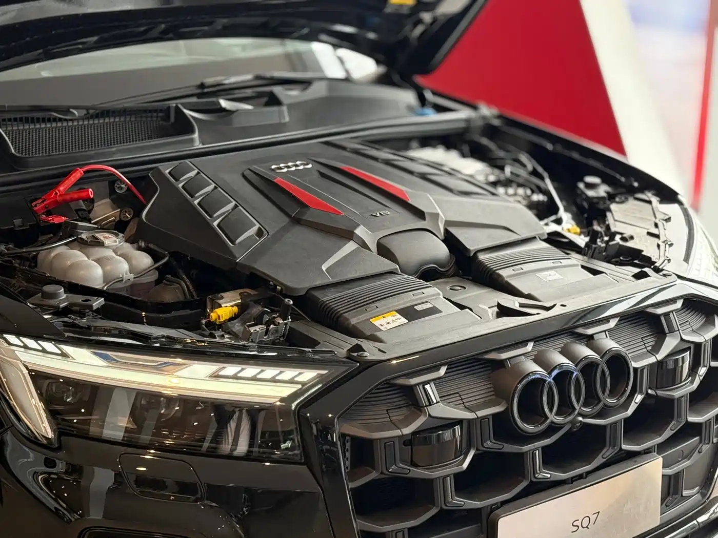 Audi SQ7 2024 4.0 TFSI фото 5