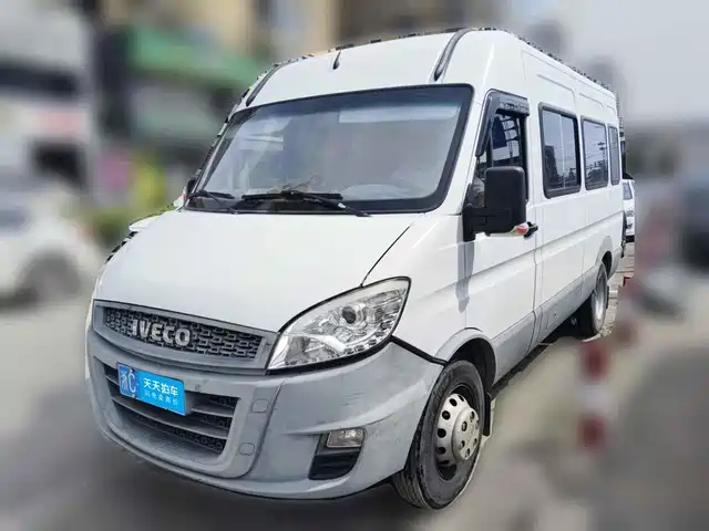  Iveco Iveco Bodhi 2017 Model 2.5T Premium A37 Passenger Van Medium Roof 6-7 seater 47Z5