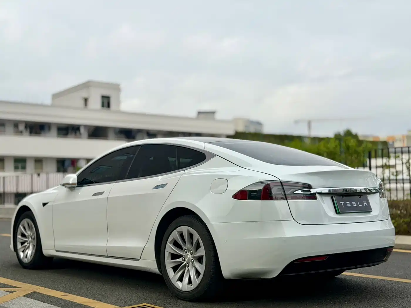 TESLA MODEL S