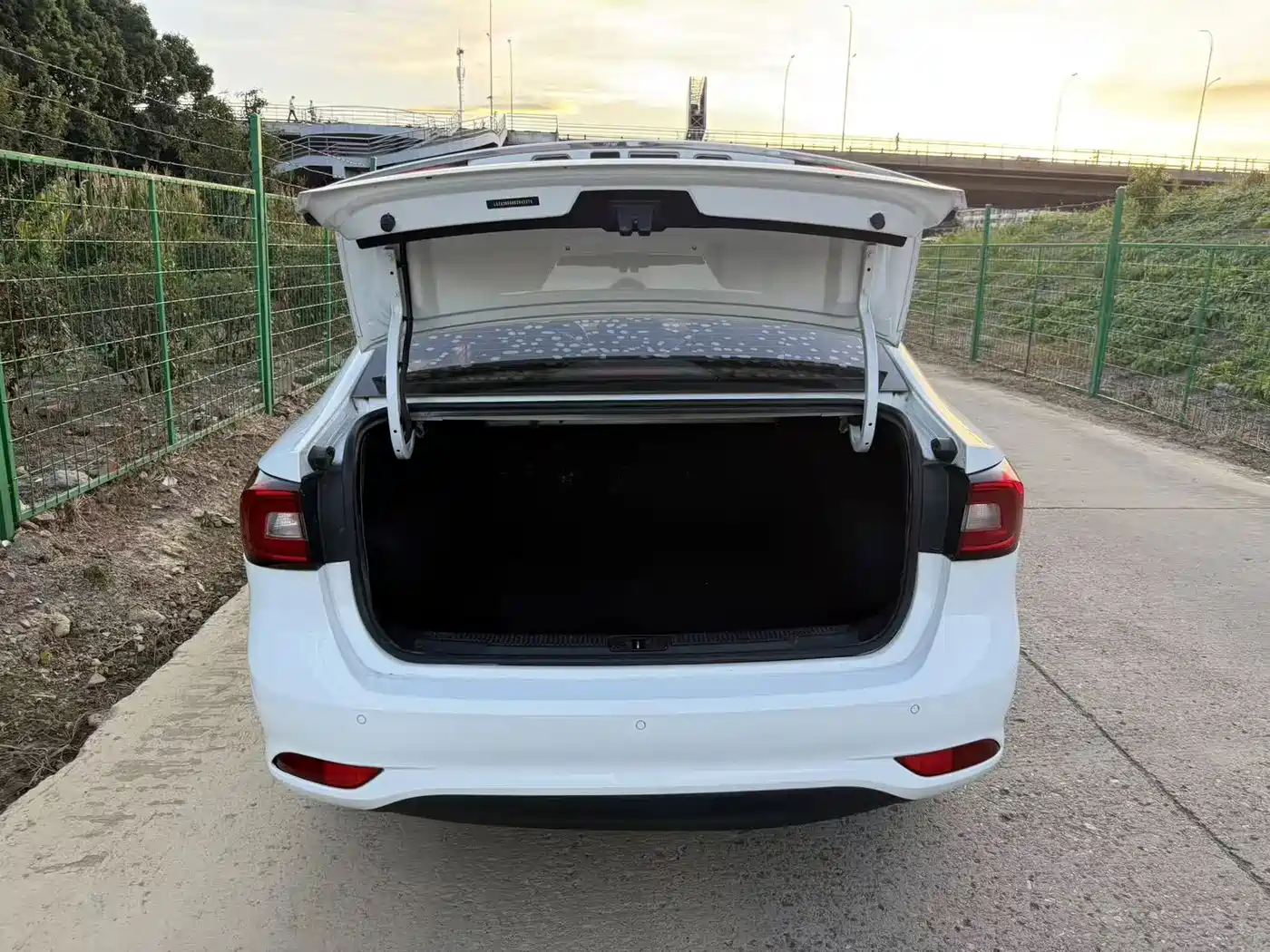 Фото 10 - Roewe i5