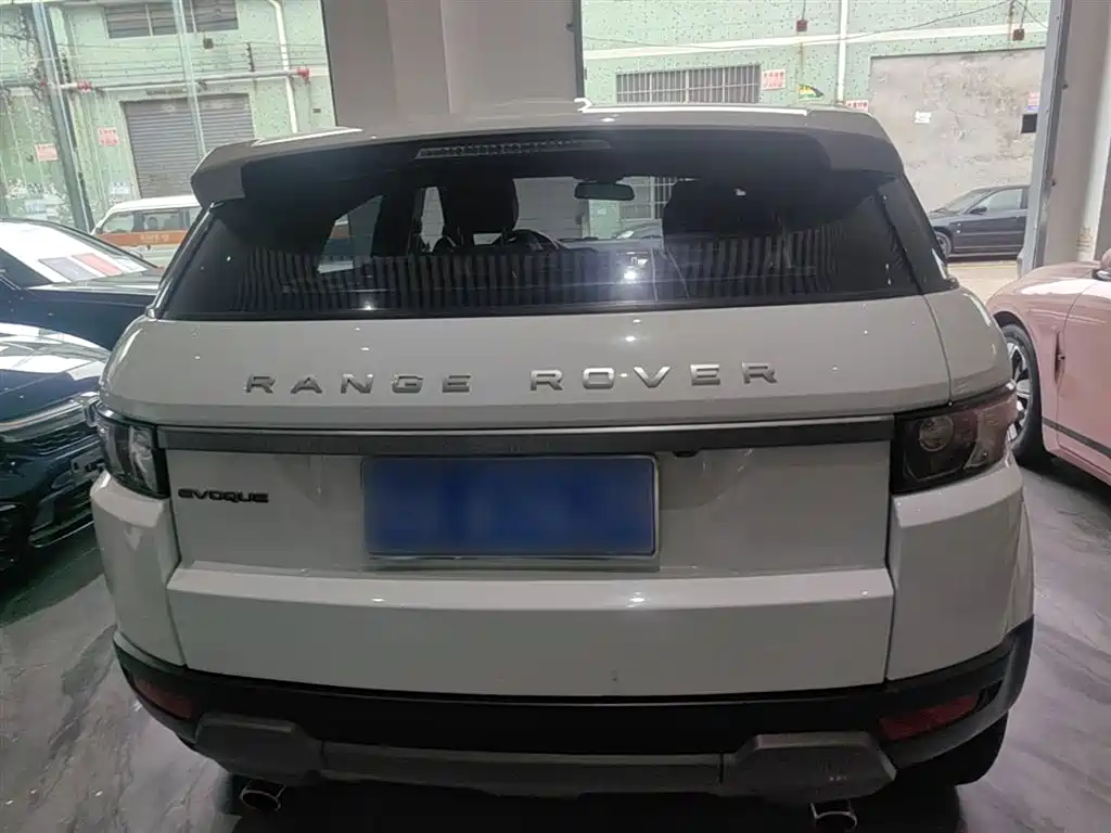 Land Rover Range Rover Evoque 2015 2.0T 5-Door Intelligent Edition фото 6