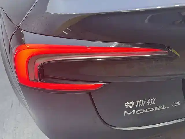 Фото 14 - Tesla Model 3
