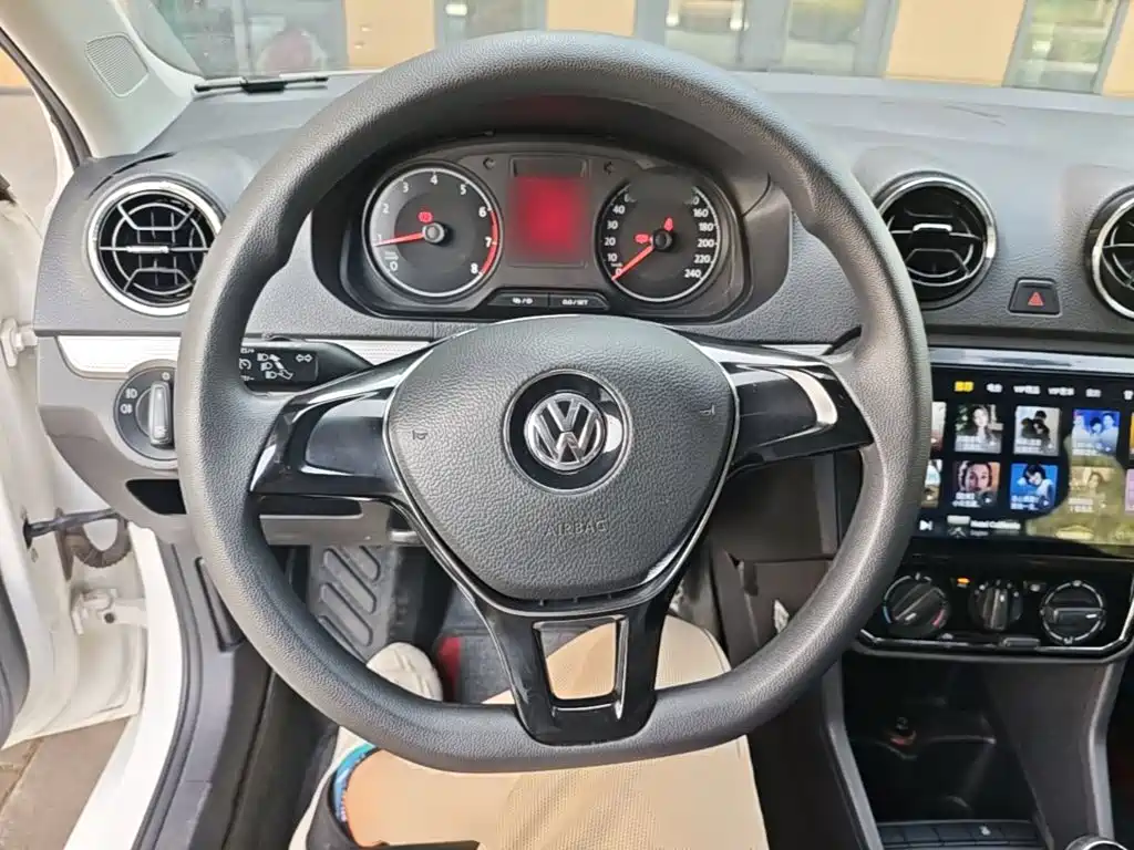 Photo 11 - Volkswagen Jetta