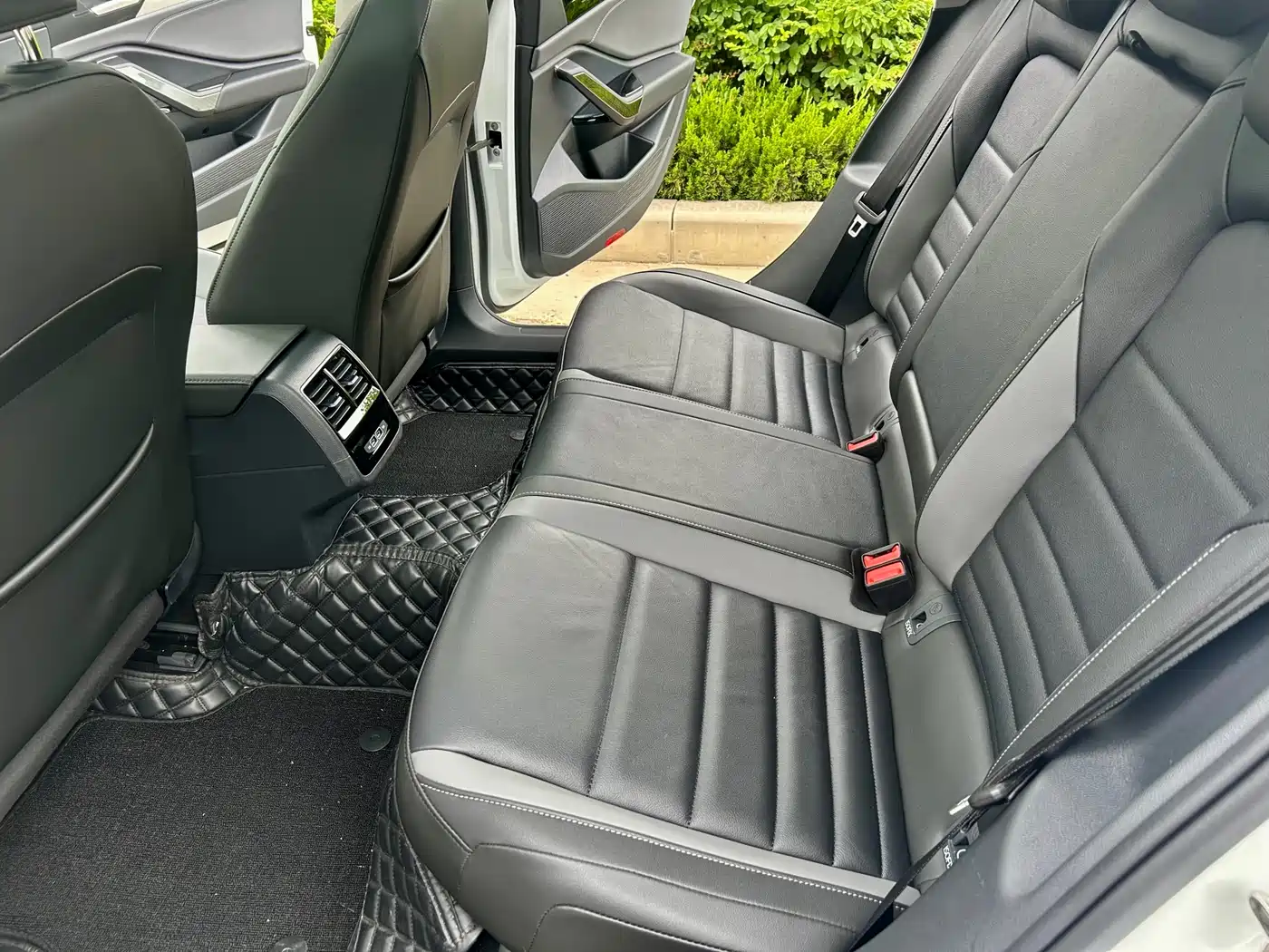 Volkswagen Sagitar 2022 280TSI DSG Surpassing Edition фото 10