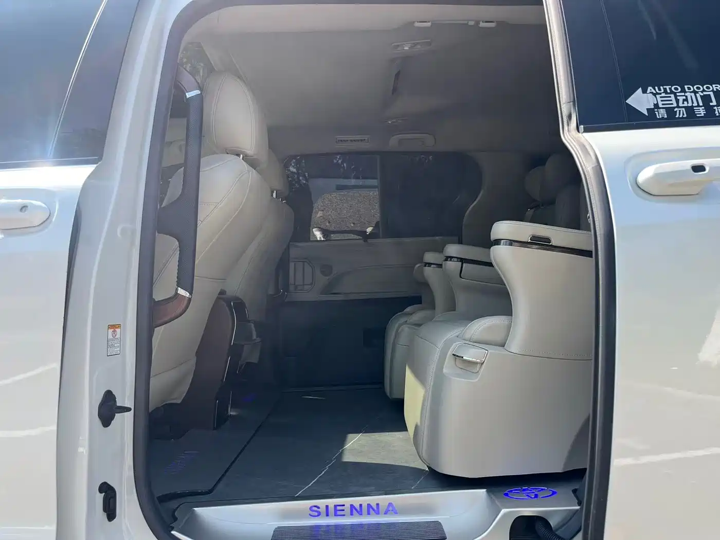 Toyota Sienna 2024 2.5L Hybrid Comfort Edition фото 6