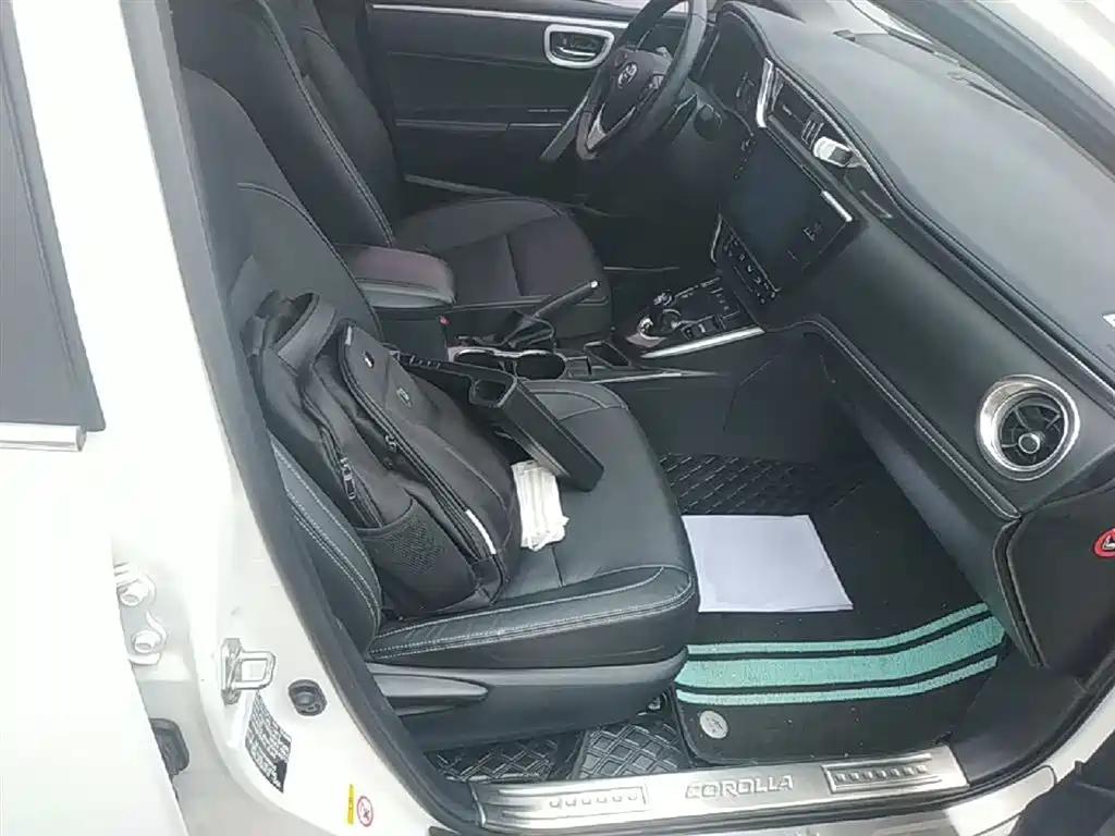 Toyota Corolla 2017 Facelift Hybrid 1.8L E-CVT Elite Edition фото 24