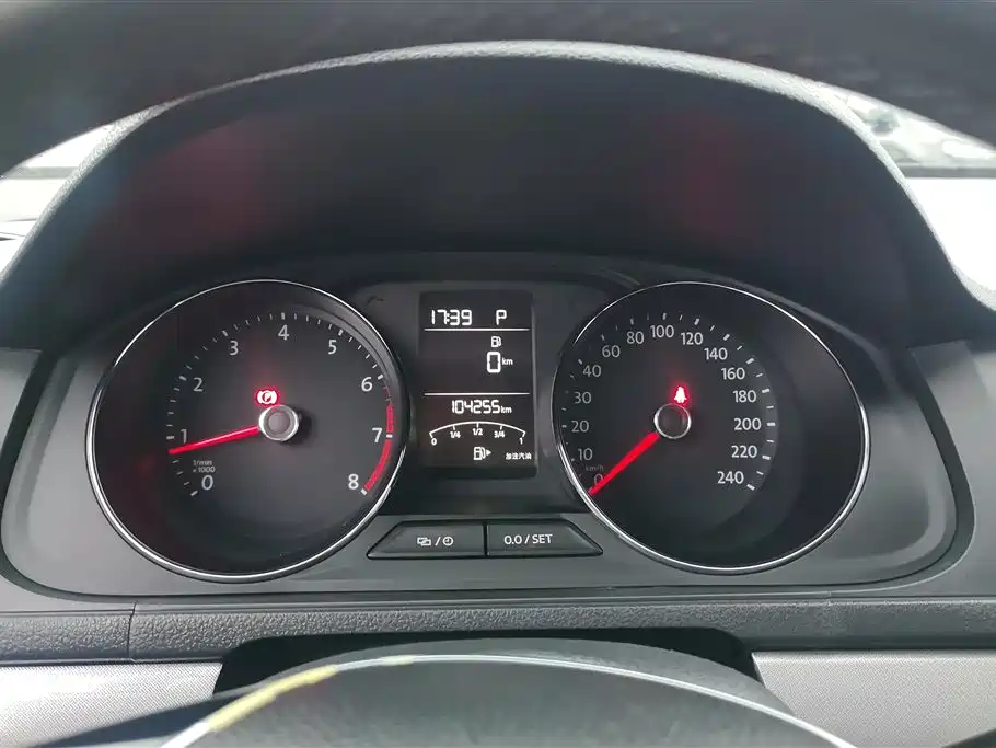 Volkswagen Lavida 2015 1.6L Automatic Comfort Edition фото 14