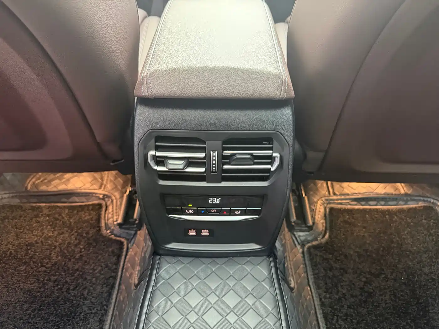 BMW 3 Series 2023 325Li M Sport Package фото 9