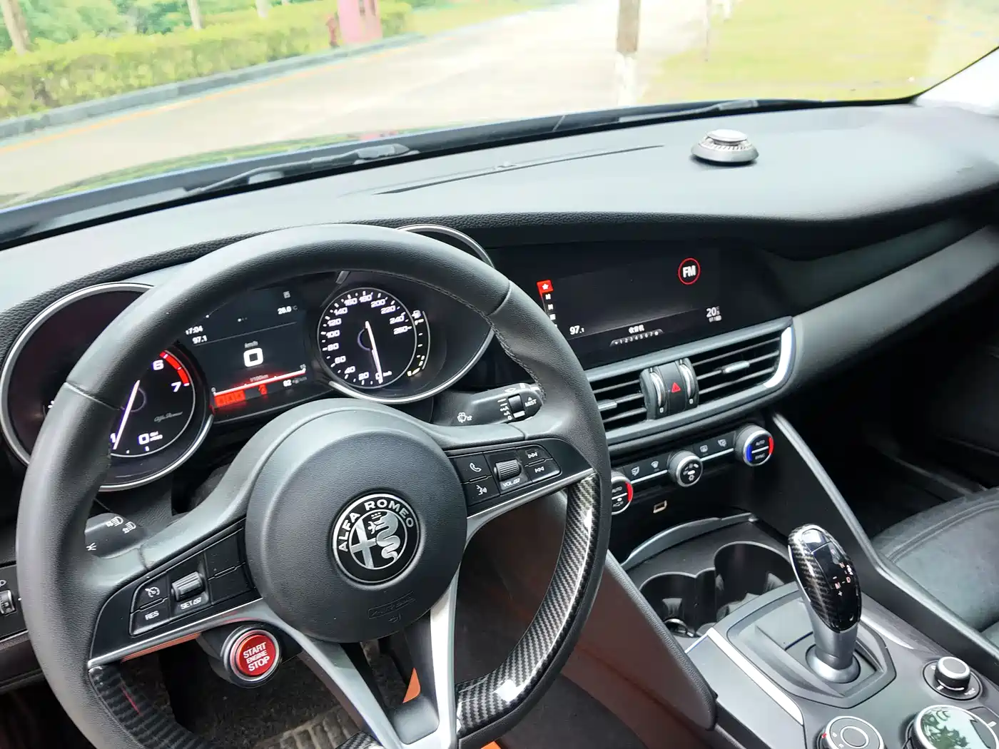 Alfa Romeo Giulia 2019 2017 2.0T 200HP Luxury Edition