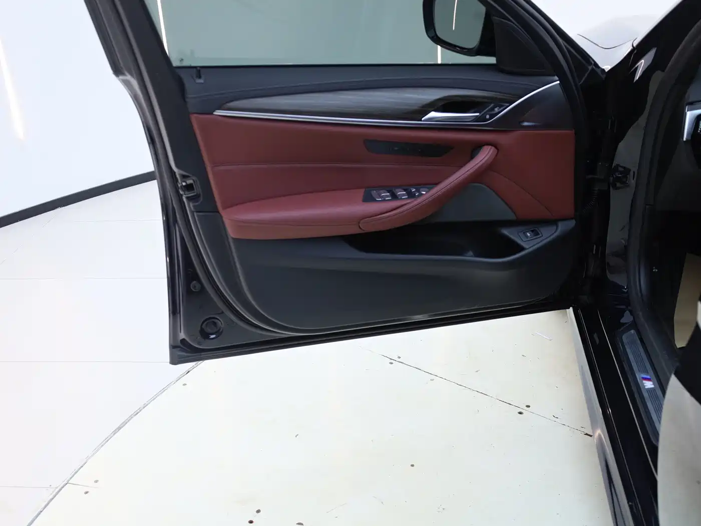 BMW 5 Series 2022 Facelift 530Li Leading M Sport Package фото 13