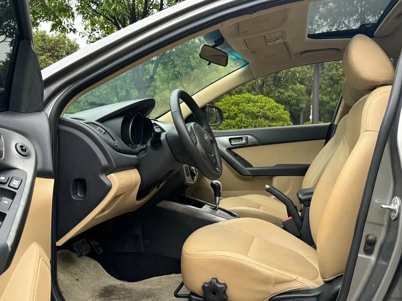 Kia Forte 2009 1.6L AT Premium фото 8