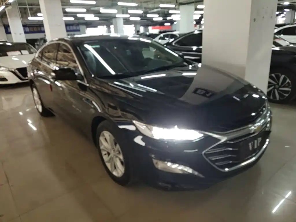 Photo 4 - Chevrolet Malibu XL