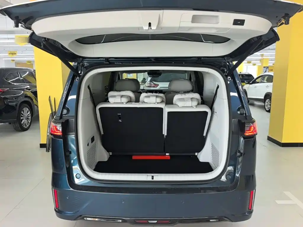Voyah Dreamer 2026 2025 Model PHEV Basic Version