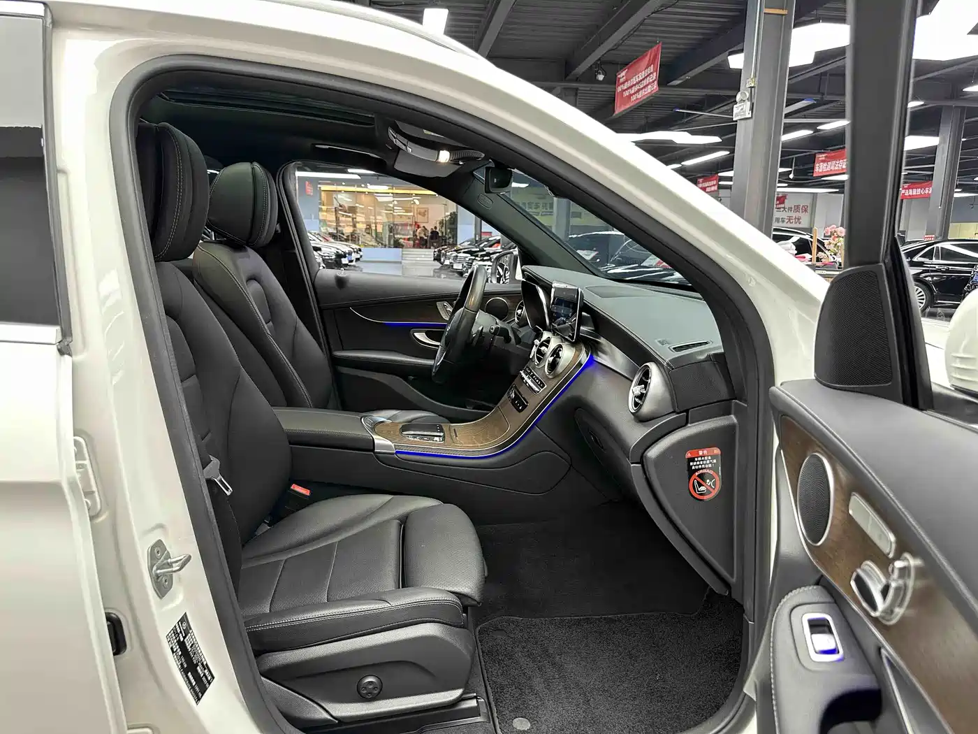 Mercedes-Benz GLC 2022 Facelift GLC 300 L 4MATIC Dynamic Collector's Edition фото 6