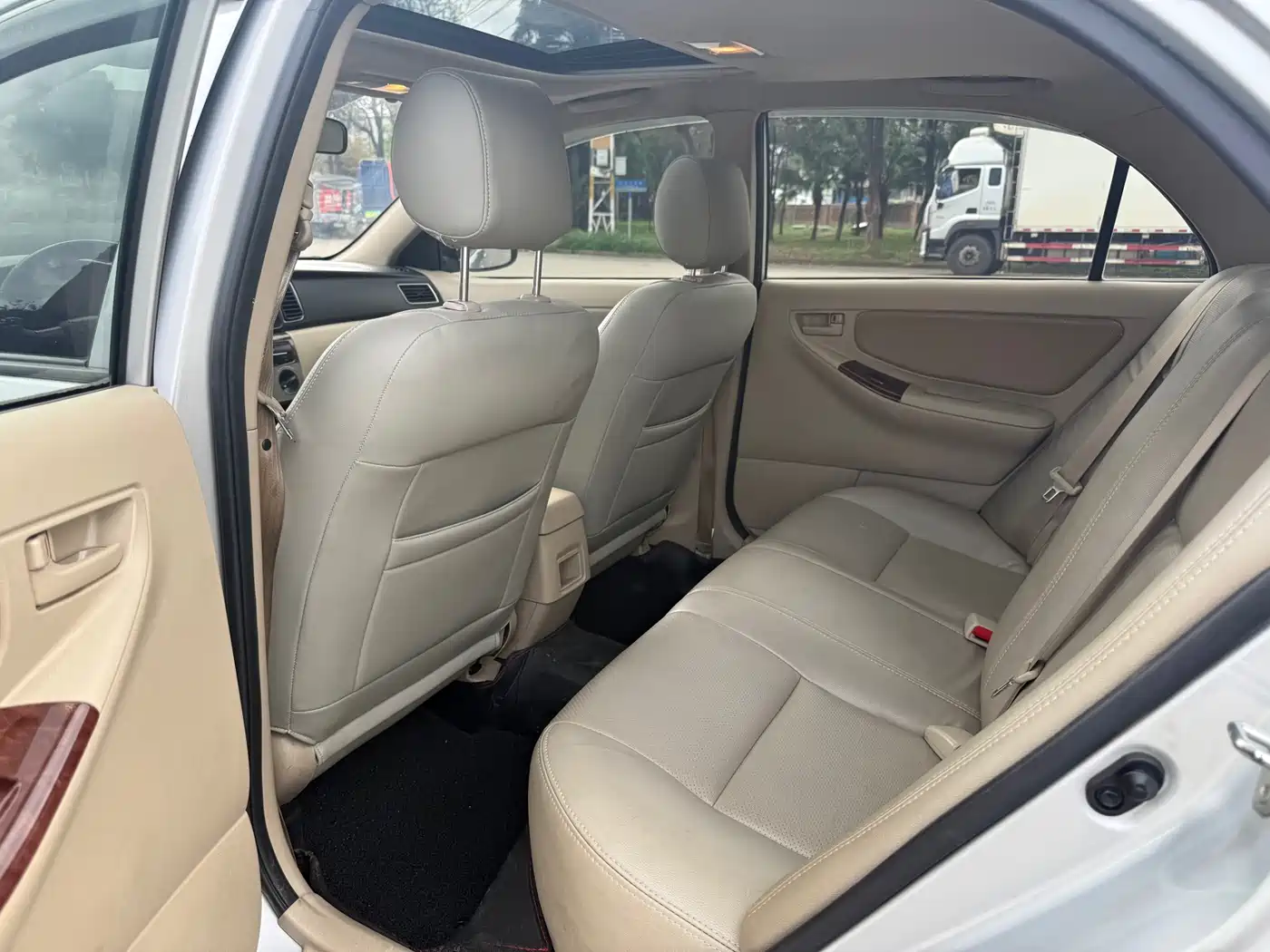 Toyota Corolla 2013 1.6L Automatic Luxury фото 6