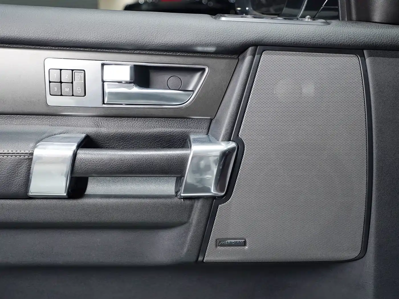 Land Rover Discovery 2015 3.0 SDV6 HSE Diesel фото 10