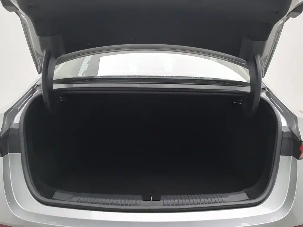 Фото 16 - Roewe D7