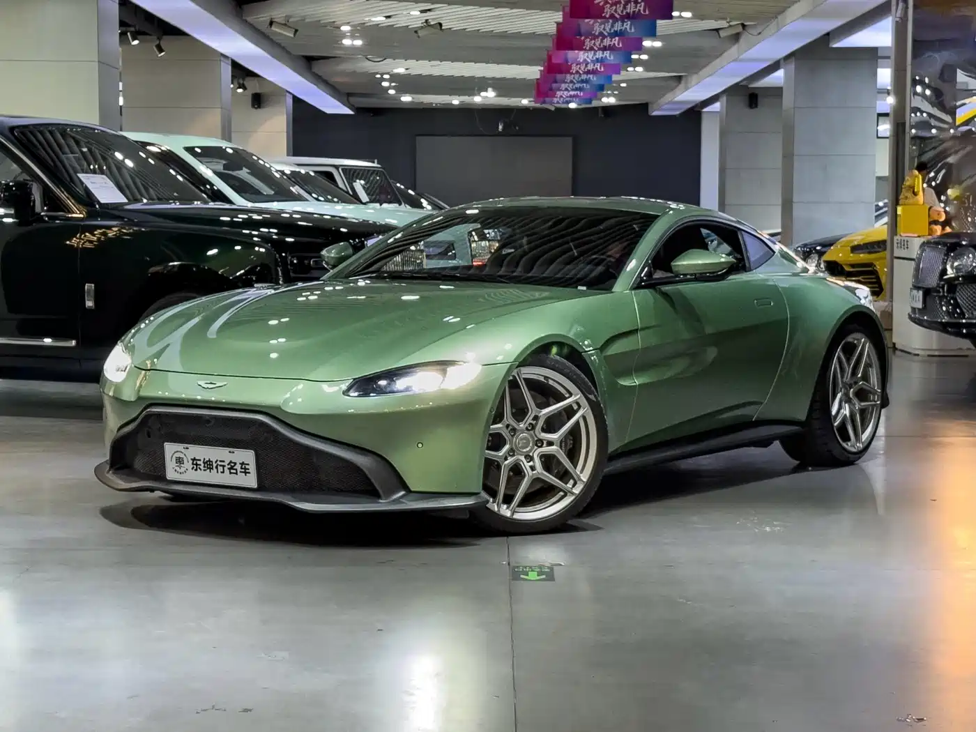 Aston Martin V8 Vantage 2018 4.0T V8 Coupe