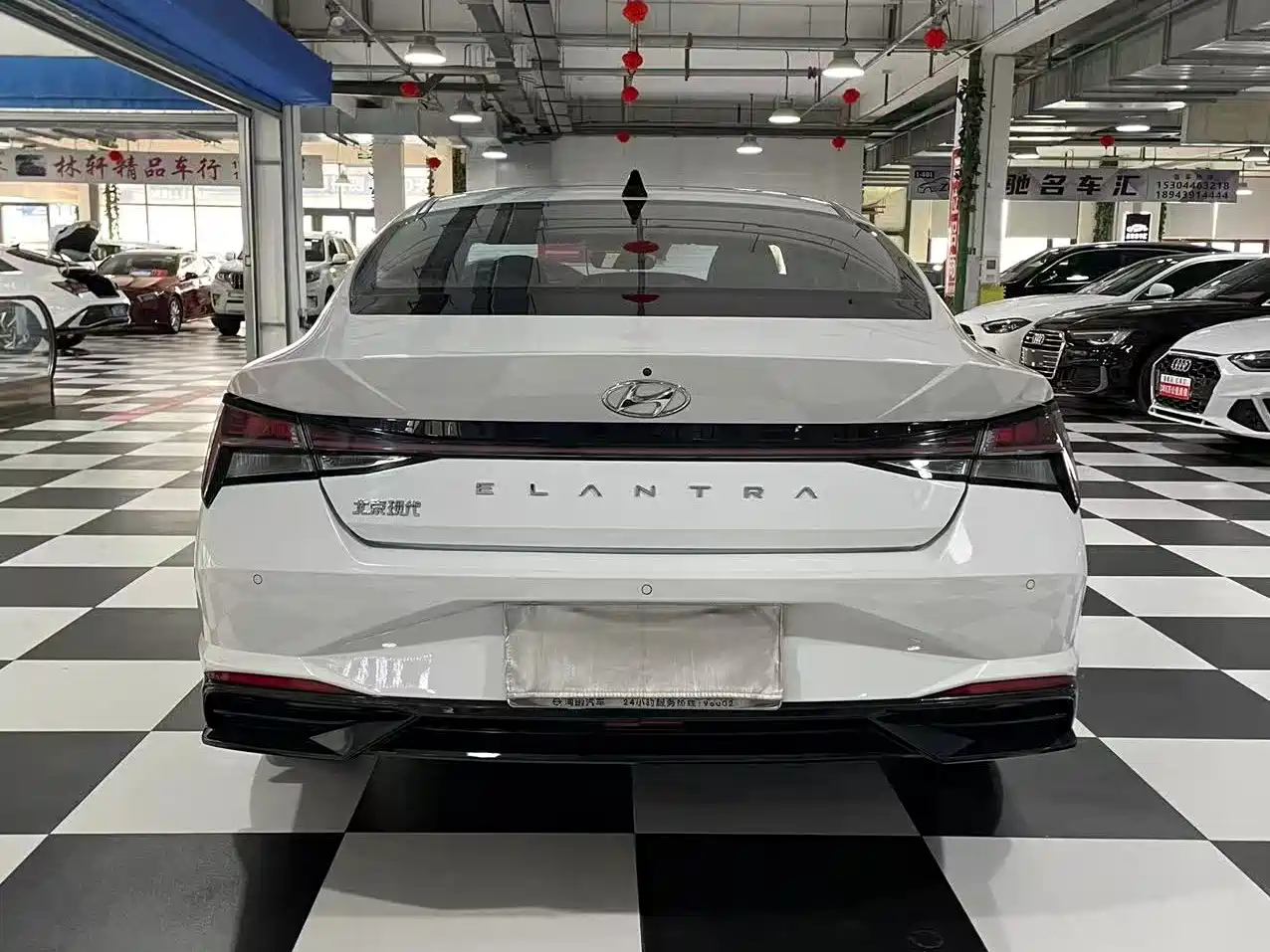 Hyundai Elantra 2022 1.5L CVT LUX Premium Edition фото 6