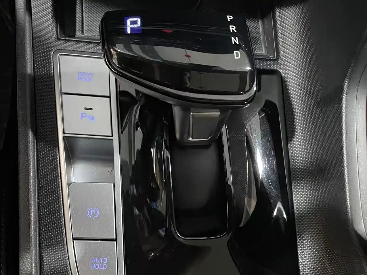 Hyundai Elantra 2022 1.5L CVT LUX Premium Edition фото 21