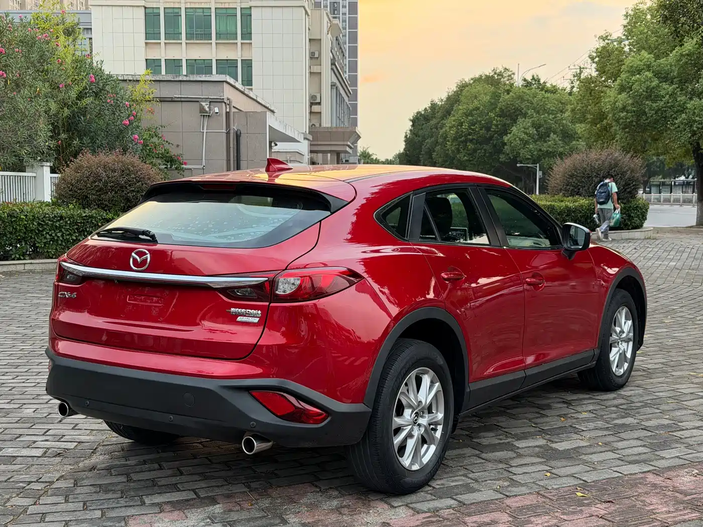 Photo 10 - Mazda CX-4