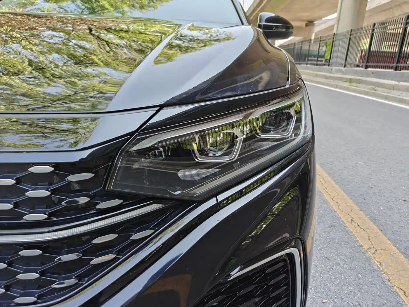 Volkswagen Passat 2023 330TSI Starlight Luxury Edition фото 2