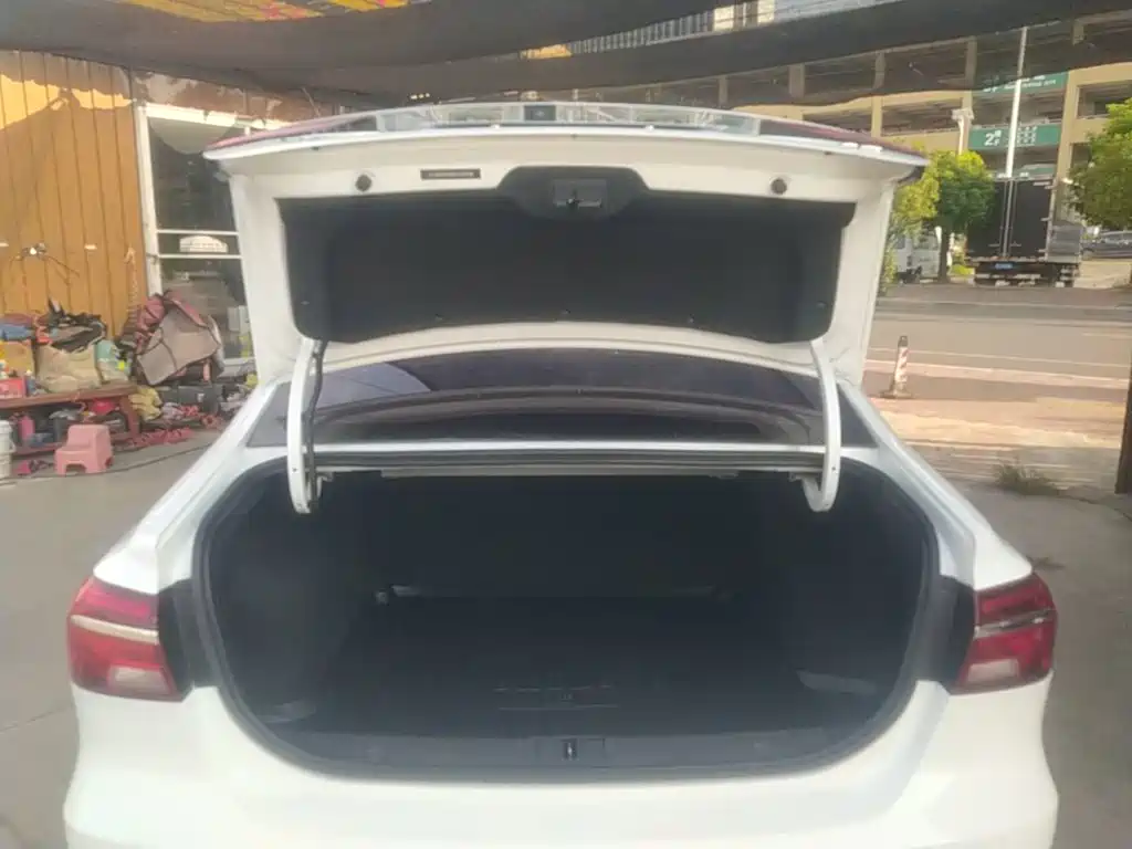 Roewe i6 2020 2020 PLUS 20T TST 4G Connected Glory Flagship Edition